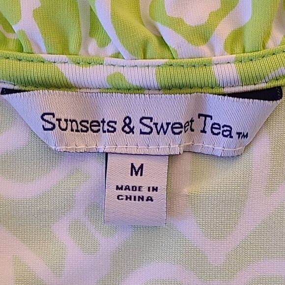 Sunsets and Sweet Tea UPF Green White Print Sleeveless Ruffle Collar Top Medium - Picture 4 of 10